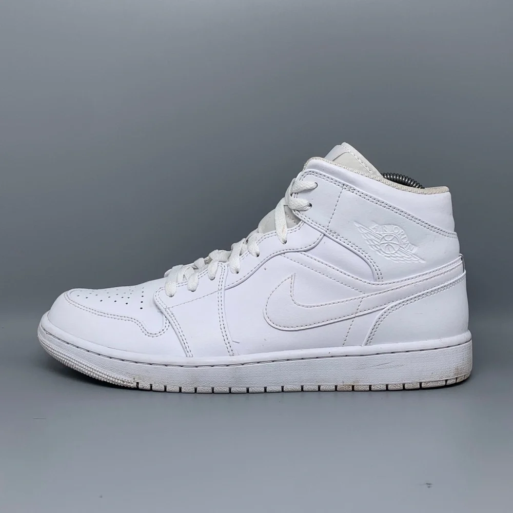 Jordan 1 Mid Triple‎ White Basketball Shoes 554724‑136 Men’s Sz 12 EU 46